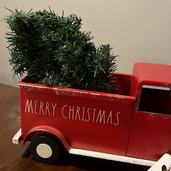 Rae Dunn Tin MERRY CHRISTMAS truck - Picture 4 of 7